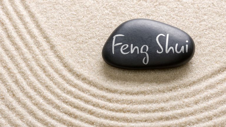 Đặt Tên Tiệm Nail Theo Mệnh Hỏa: Yếu Tố Phong Thủy Mang Lại May Mắn