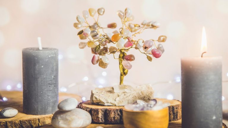 Đặt Tên Tiệm Nail Theo Mệnh Thổ: Tăng Cường Vượng Khí và Thành Công