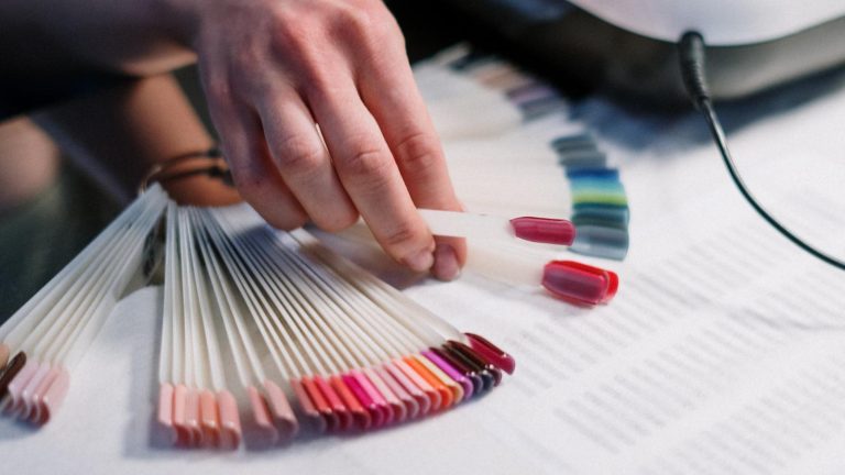 Xu Hướng Mẫu Nail Đẹp 2024 – Đảm Bảo Tiệm Nail Luôn Đông Khách