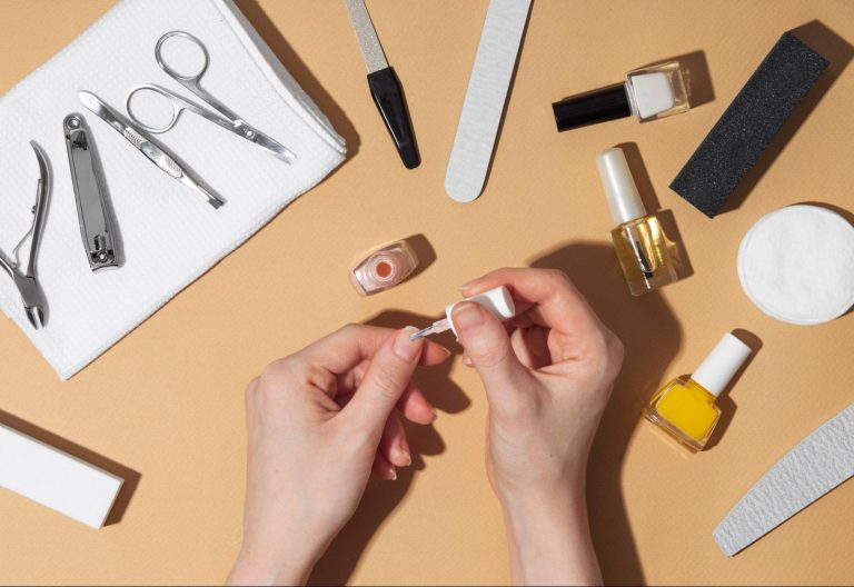 Bộ Thiết Bị Và Mỹ Phẩm Nail Không Thể Thiếu
