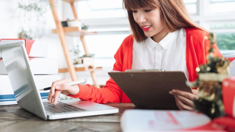 Cách Quản Lý Tiệm Nail Hiệu Quả: Làm Thế Nào Để Tiệm Của Bạn Luôn Đón Khách?