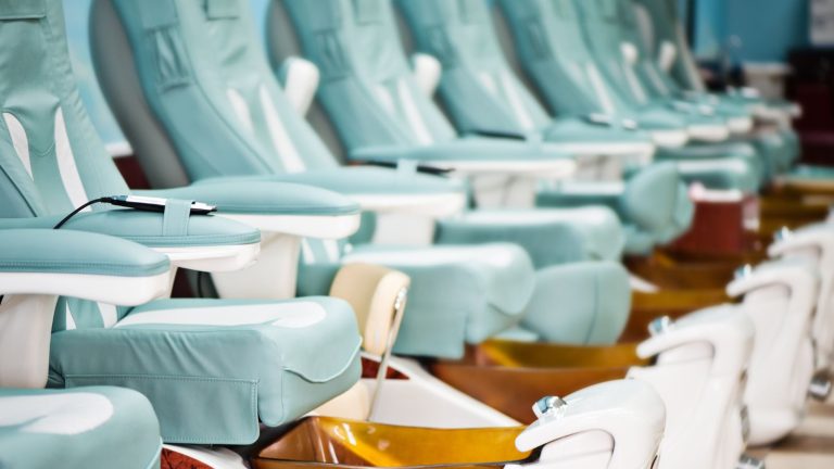 Cải Thiện Dịch Vụ Khách Hàng Với Phần Mềm Quản Lý Tin Nhắn Cho Tiệm Nail