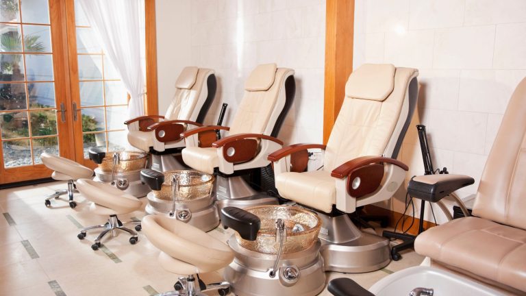 Quản Lý Phần Mềm Tiệm Nails: Giải Pháp Hoàn Hảo Cho Chủ Tiệm Mới Mở