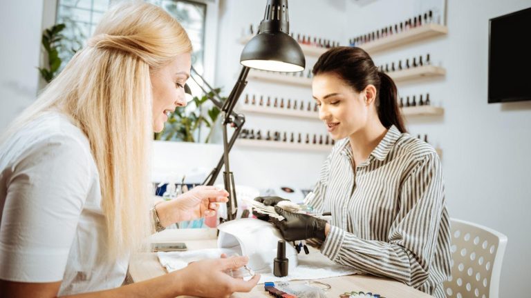 16+ Ý Tưởng Marketing Cho Tiệm Nails Để Thu Hút Khách Hàng Và Tăng Trưởng Doanh Thu